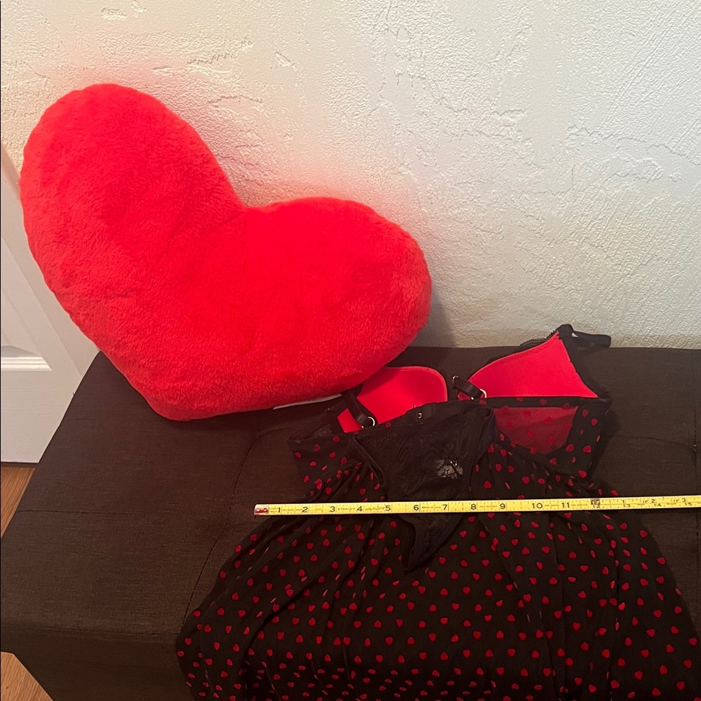 #1397+ Daisy Fuentes Black & Red Push Up Sheer W/ Thong Chemise Set - Picture 8 of 13